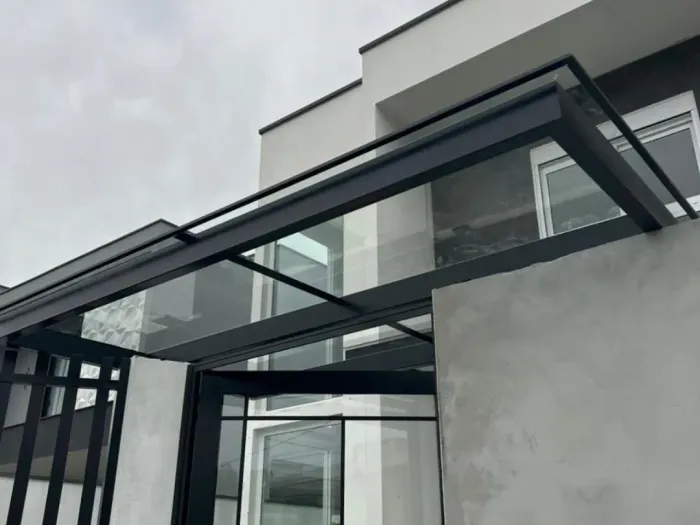 Fachada com Marquise — Vidro Nobre
